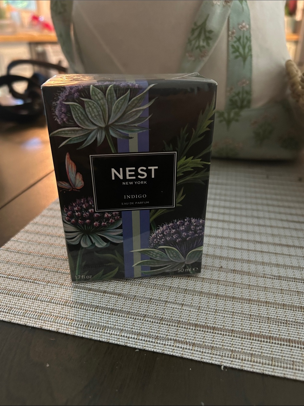 NEST Fragrances Indigo Floral Box in Deep Indigo and Green